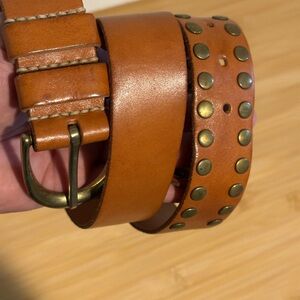 Johnny Farah Women’s Vintage Leather Belt with Brass Accents